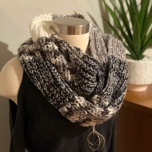 ❄️5 Shades of Grey Infinity Scarf